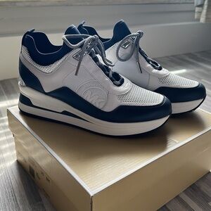 NWOT Michael Kora Lula Trainer Mirror Metallic/ Net Mesh size 8M